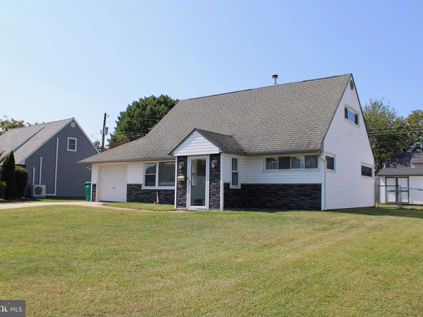 23 Crystal Place, Levittown PA 19057
