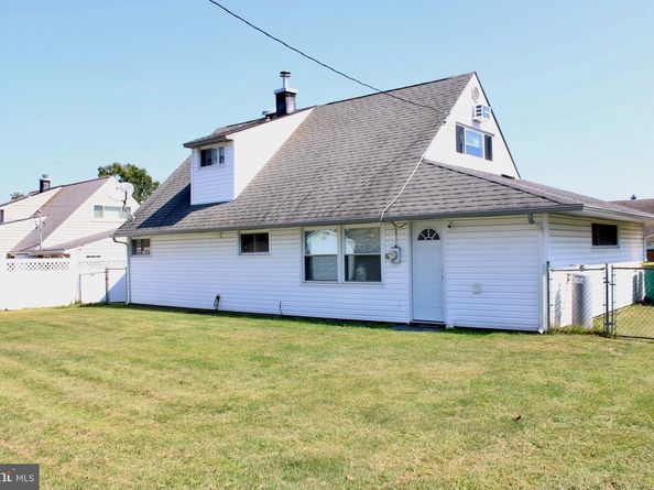 23 Crystal Place, Levittown PA 19057