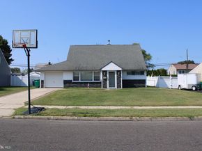 23 Crystal Place, Levittown PA 19057