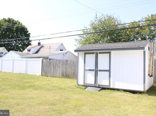 23 Crystal Place, Levittown PA 19057