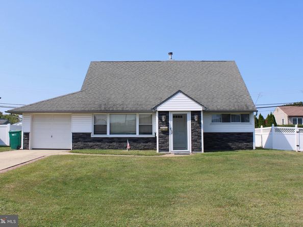23 Crystal Place, Levittown PA 19057