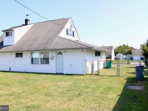 23 Crystal Place, Levittown PA 19057