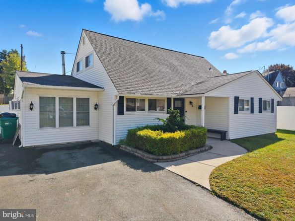 18 Harvest Road, Levittown PA 19056
