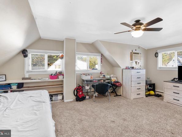 18 Harvest Road, Levittown PA 19056