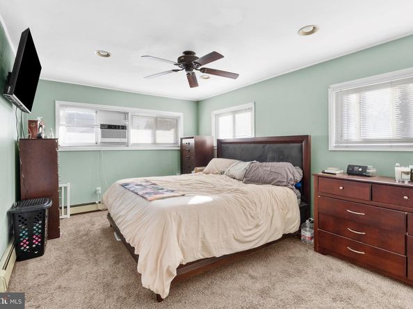 18 Harvest Road, Levittown PA 19056