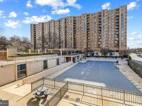 4600 S Four Mile Run Drive 1142, Arlington VA 22204