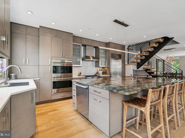725 S 19TH Street, Philadelphia PA 19146