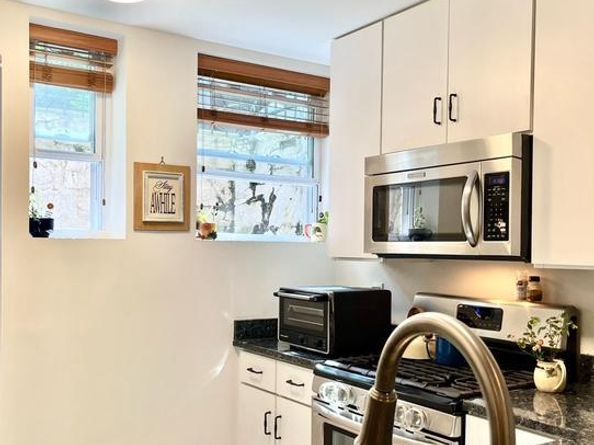 2339 40TH Place NW 5, Washington DC 20007