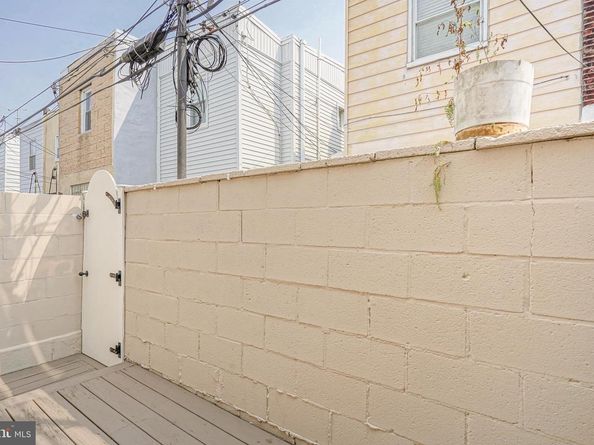 2545 S Warnock Street, Philadelphia PA 19148