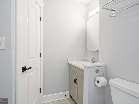 2545 S Warnock Street, Philadelphia PA 19148