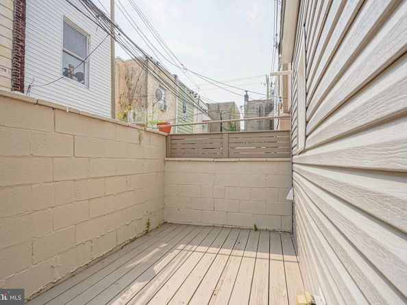 2545 S Warnock Street, Philadelphia PA 19148