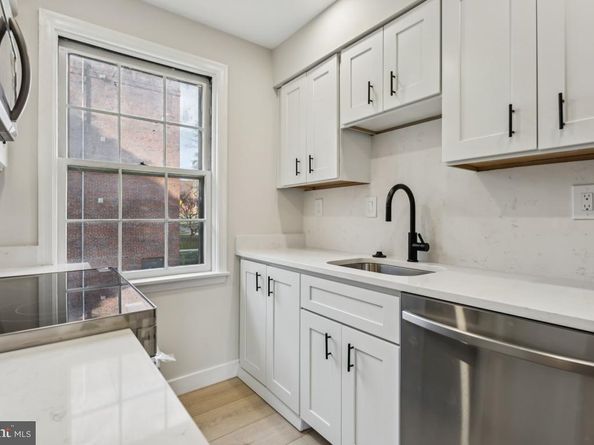 2037 38TH Street SE 301, Washington DC 20020