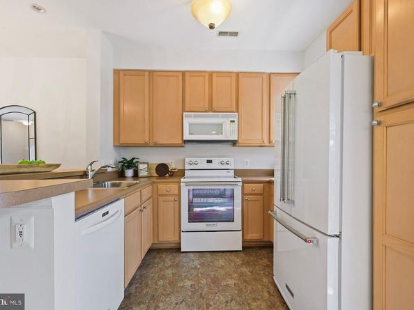 23110 Blackthorn Square, Sterling VA 20166