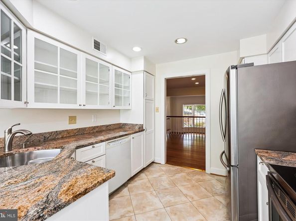 9420 Lost Trail Way, Potomac MD 20854