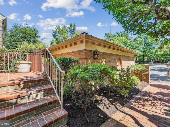 9420 Lost Trail Way, Potomac MD 20854