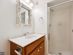 9420 Lost Trail Way, Potomac MD 20854
