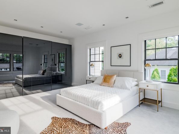 2361 N Edgewood Street, Arlington VA 22207