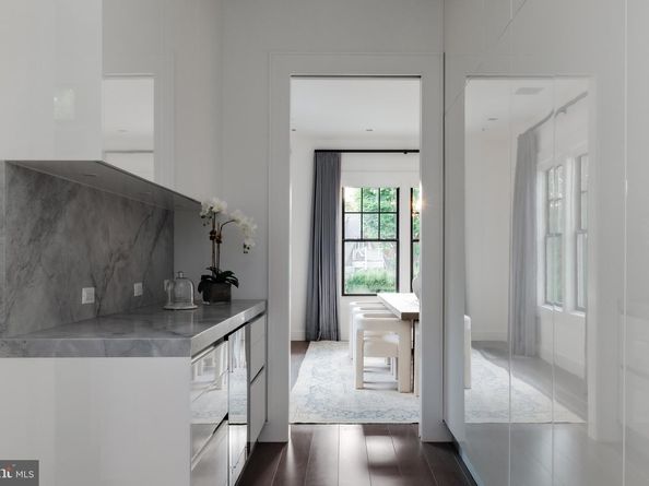 2361 N Edgewood Street, Arlington VA 22207