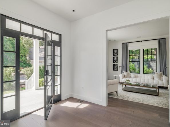 2361 N Edgewood Street, Arlington VA 22207