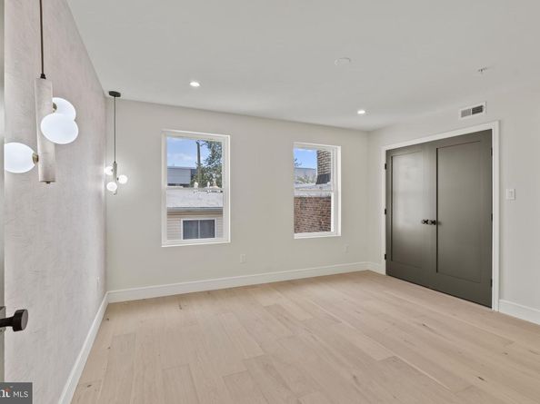 1215 Shackamaxon Street, Philadelphia PA 19125