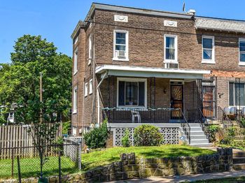 2806 5TH Street NE