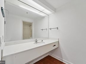1100 Vine Street P211, Philadelphia PA 19107