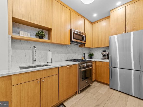 321 S Fawn Street, Philadelphia PA 19107