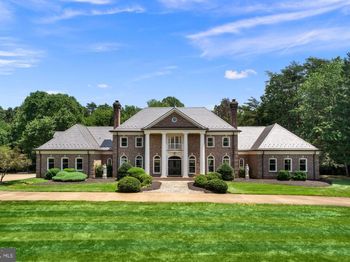2401 Oakmont Court