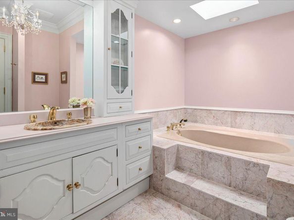 2401 Oakmont Court, Oakton VA 22124