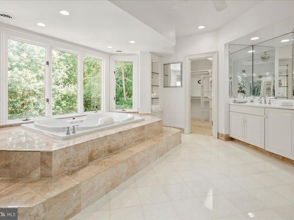 2401 Oakmont Court, Oakton VA 22124