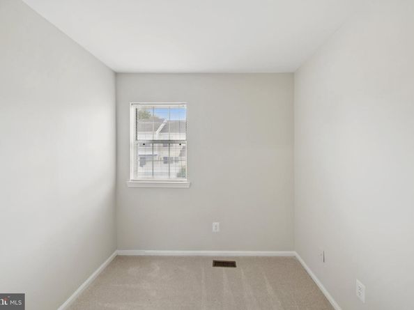 187 Saint Johns Square, Sterling VA 20164