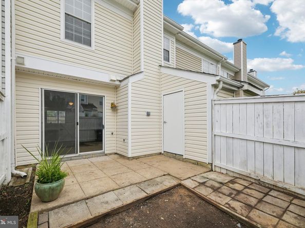187 Saint Johns Square, Sterling VA 20164