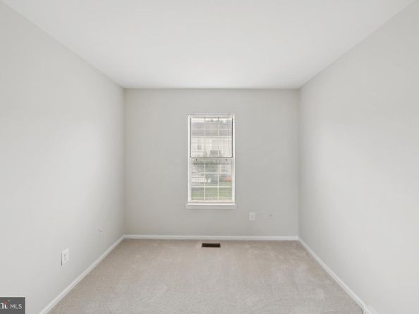 187 Saint Johns Square, Sterling VA 20164