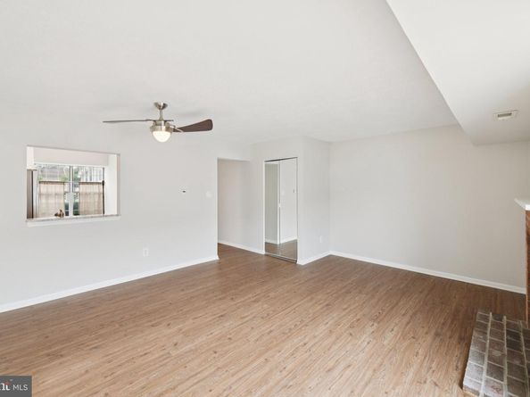 187 Saint Johns Square, Sterling VA 20164