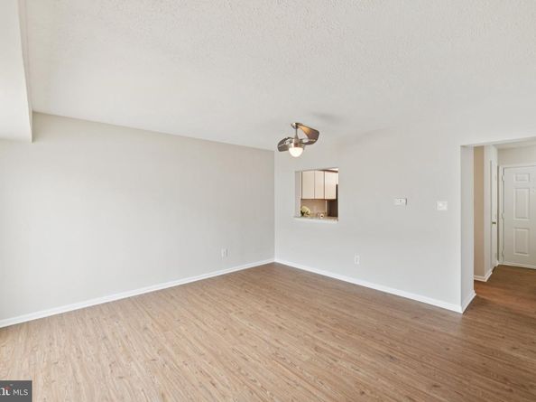 187 Saint Johns Square, Sterling VA 20164