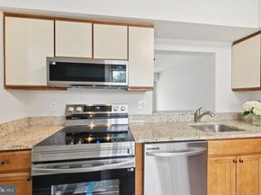 187 Saint Johns Square, Sterling VA 20164