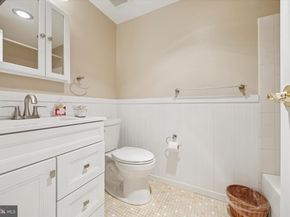 47201 Delaire Landing Road 201, Philadelphia PA 19114