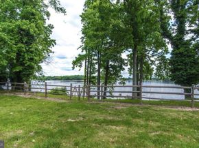 47201 Delaire Landing Road 201, Philadelphia PA 19114