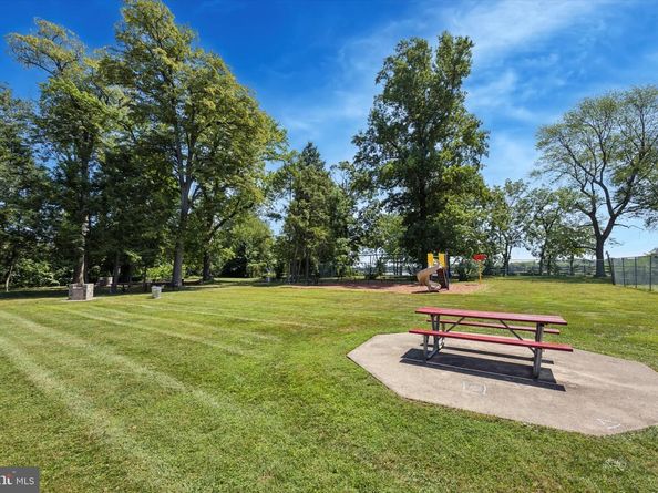 47201 Delaire Landing Road 201, Philadelphia PA 19114