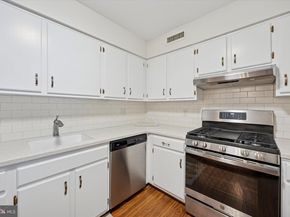 47201 Delaire Landing Road 201, Philadelphia PA 19114