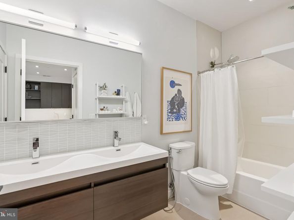 900 11TH Street SE 106, Washington DC 20003