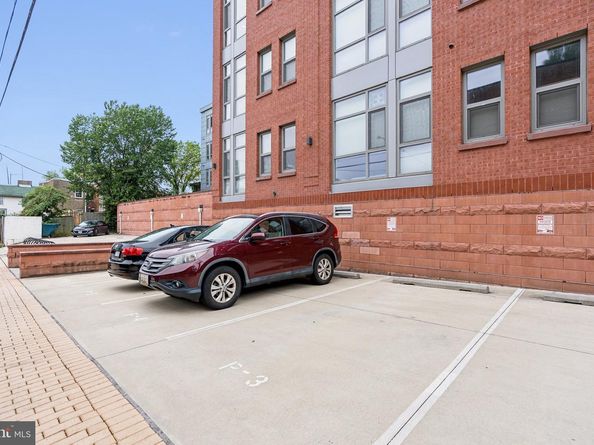 900 11TH Street SE 106, Washington DC 20003