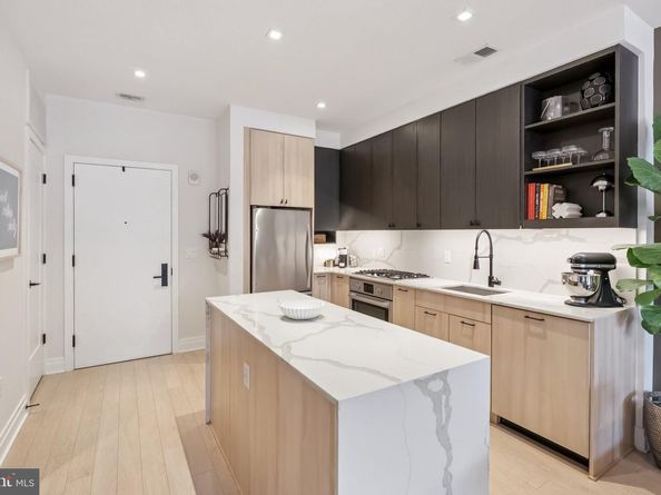 900 11TH Street SE 106, Washington DC 20003