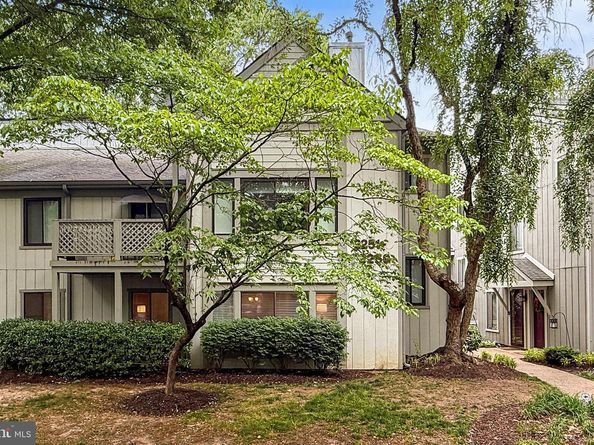 2251 Hunters Run Drive 2251, Reston VA 20191