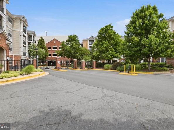 12913 Centre Park Circle 405, Herndon VA 20171