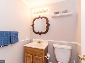 813 Green Valley Drive, Philadelphia PA 19128