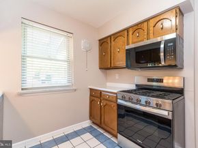 813 Green Valley Drive, Philadelphia PA 19128