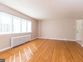 813 Green Valley Drive, Philadelphia PA 19128