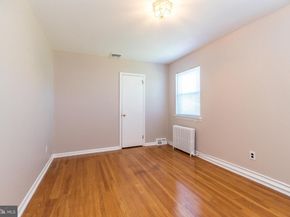 813 Green Valley Drive, Philadelphia PA 19128