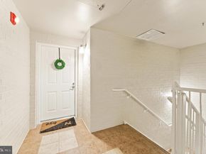 4089 S Four Mile Run Drive 404, Arlington VA 22204